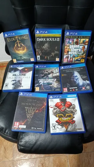 PS4 500GB con controller e 8 giochi