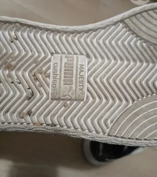 Zapatillas Puma Negras y Blancas