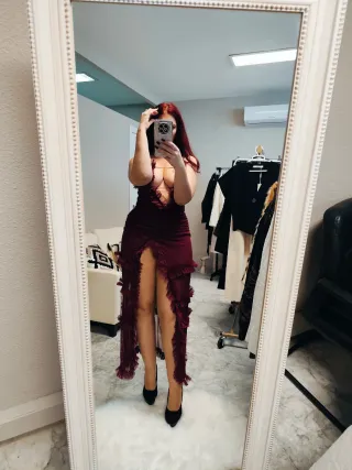 Vestido largo fiesta escotado vino con abertura