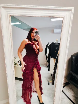 Vestido largo fiesta escotado vino con abertura