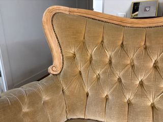 Sofá antiguo tapizado terciopelo madera