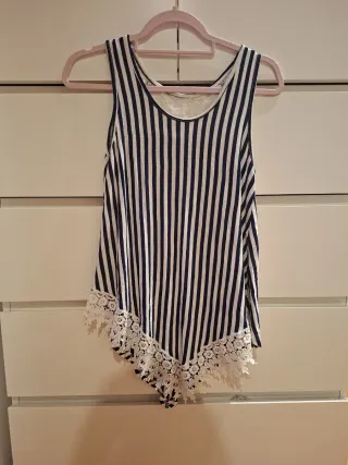 Camiseta de mujer con rayas y encaje