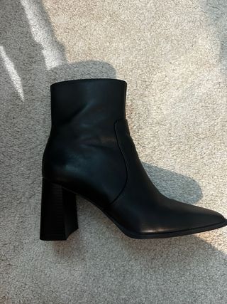 Botín piel Mango tacón negro