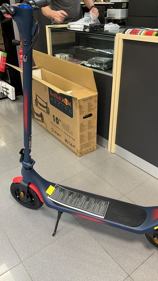 Patinete Eléctrico Red Bull Racing 10