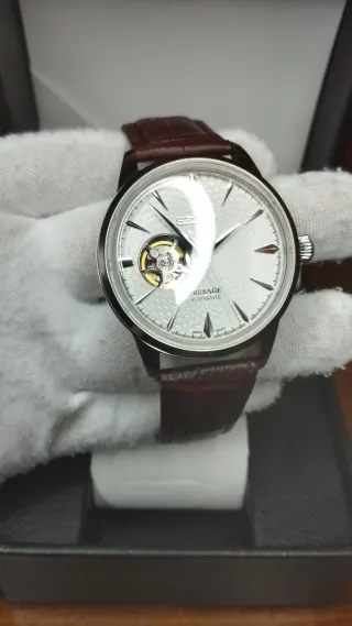 Reloj Seiko Mod Presage Blanco Marrón Open Heart