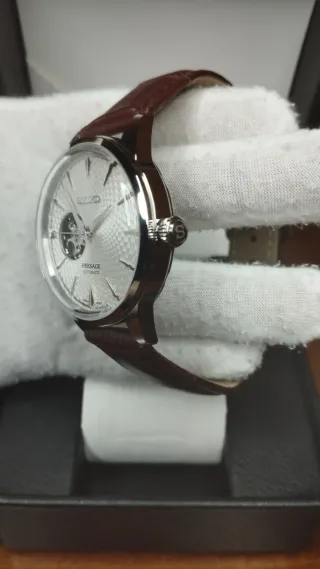 Reloj Seiko Mod Presage Blanco Marrón Open Heart