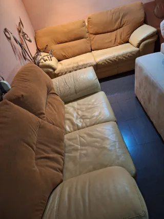 Conjunto de sofá de piel.