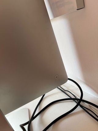 Ordenador Apple con teclado inalámbrico iMac