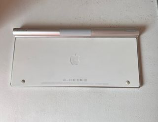 Ordenador Apple con teclado inalámbrico iMac