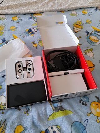 Nintendo Switch OLED Bianca e Nera