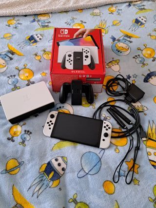 Nintendo Switch OLED Bianca e Nera