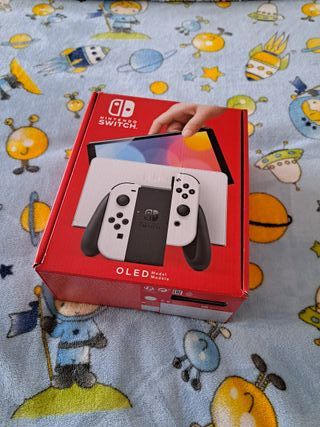 Nintendo Switch OLED Bianca e Nera