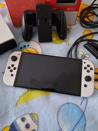 Nintendo Switch OLED Bianca e Nera