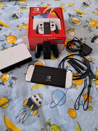 Nintendo Switch OLED Bianca e Nera