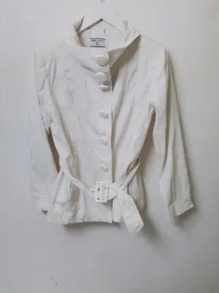 Chaqueta gabardina corta blanca
