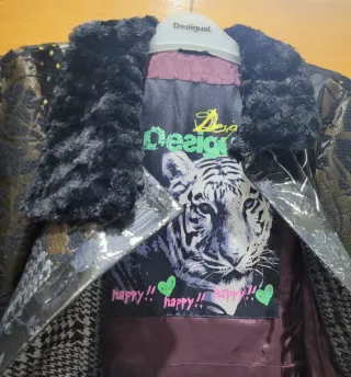 Abrigo Desigual Patchwork Negro y Dorado