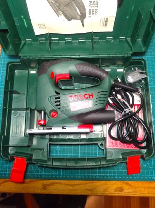 Sierra de calar BOSCH PST 680 E + 11 hojas sierra