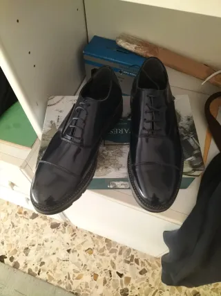 Scarpe eleganti uomo blu scuro.