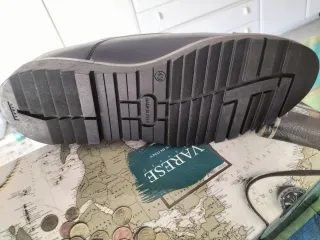 Scarpe eleganti uomo blu scuro.