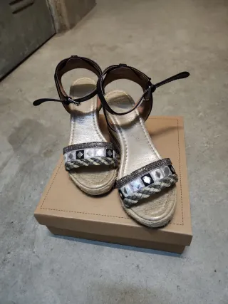 Sandalias cuña verano doradas multicolor