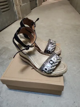 Sandalias cuña verano doradas multicolor