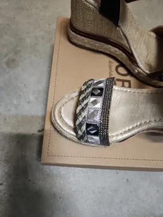 Sandalias cuña verano doradas multicolor