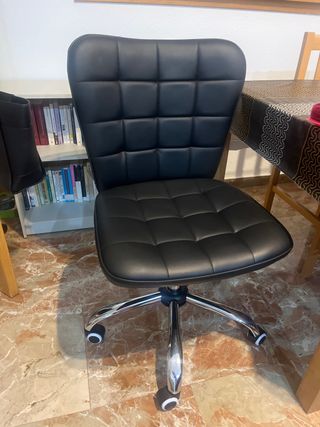 Silla de oficina ergonómica negra