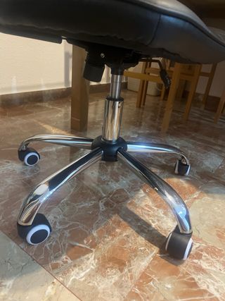 Silla de oficina ergonómica negra