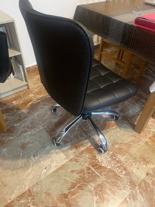 Silla de oficina ergonómica negra