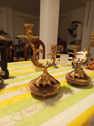 Candelabro de bronce dorado