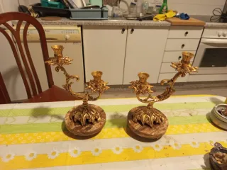 Candelabro de bronce dorado