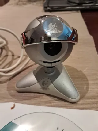 Logitech QuickCam Zoom Webcam + CD  y micrófono.