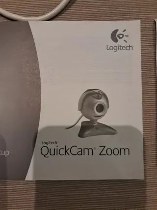 Logitech QuickCam Zoom Webcam + CD  y micrófono.