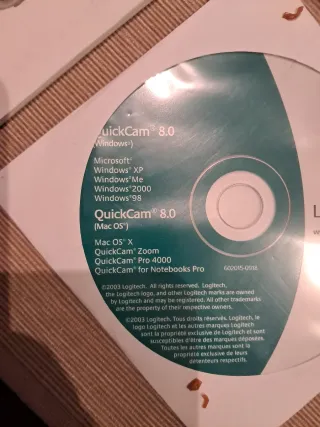 Logitech QuickCam Zoom Webcam + CD  y micrófono.