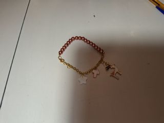 Pulsera Navidad Perlas Rosas y Dijes Dorados