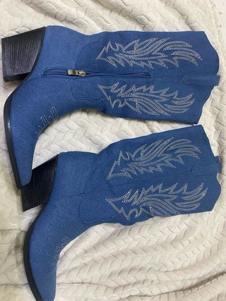 Botas de mezclilla con bordado