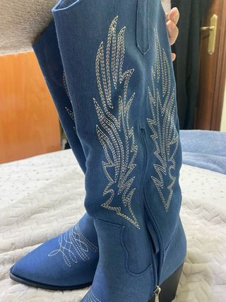 Botas de mezclilla con bordado