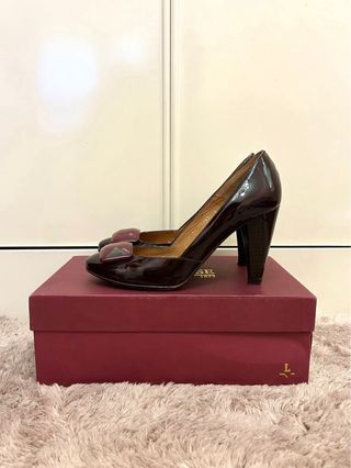 Tacones charol Lotusse granates