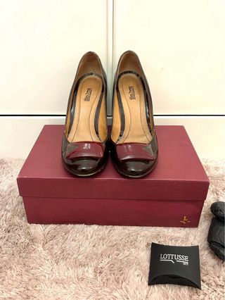 Tacones charol Lotusse granates
