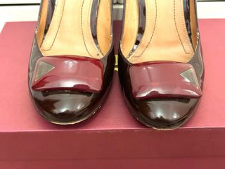 Tacones charol Lotusse granates