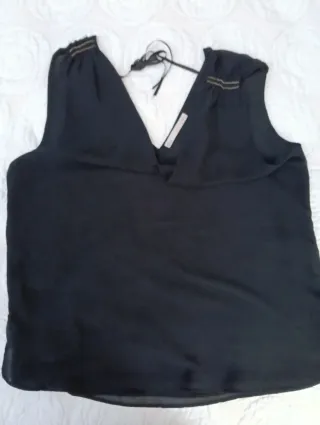 Blusa negra sin mangas