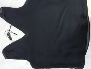 Blusa negra sin mangas