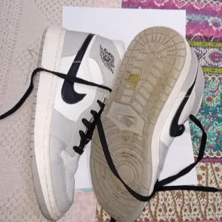 Tenis Nike Gris y Blanco