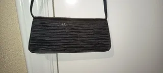 Elegante bolso de noche negro