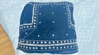 Falda negra bordada con pedrería