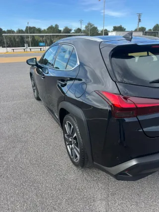 Lexus UX 2021