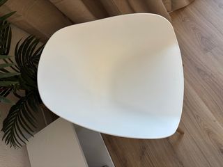 Silla IKEA GRÖNSTA blanca con reposabrazos