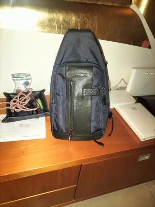 Tracolla Piquadro blu/nera