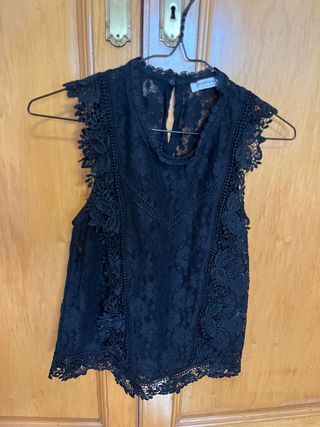 Top encaje Stradivarius negro talla S