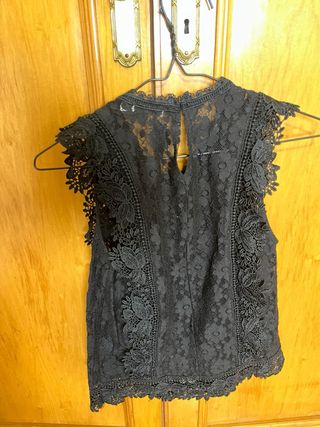 Top encaje Stradivarius negro talla S